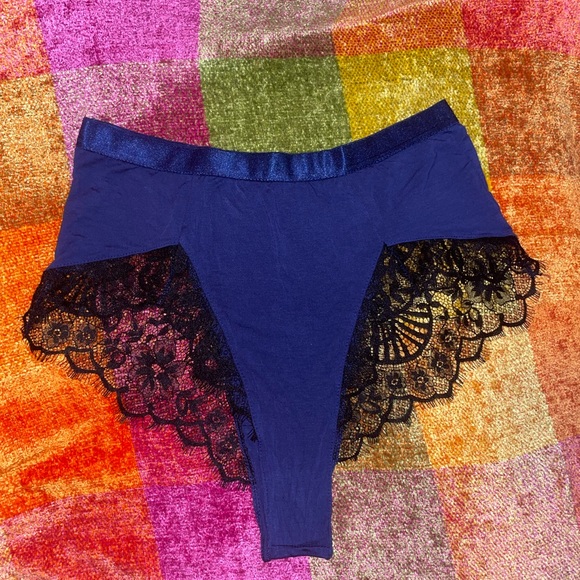 Blue Lingerie - Picture 4 of 4